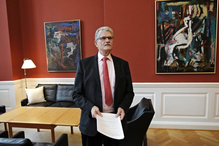 UENIG. Mogens Lykketoft (S) har lagt sig ud med sit eget parti på dagpengeområdet. 