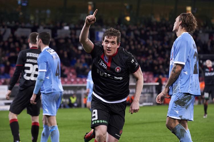 1-0. Med to scoringer til allersidst i hver halvleg blev Morten 'Duncan' Rasmussen matchvnder for FC Midtjylland. 