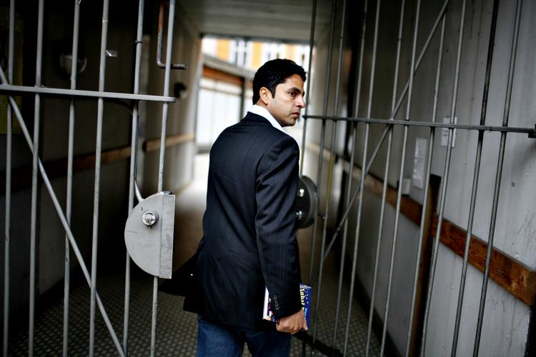 KOMMUNALKRITIK. Manu Sareen afviser, at uddelingen af ældremilliard sker efter alt for bureaukratiske regler. 