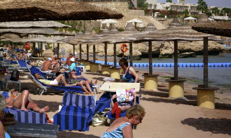 Obs. Udenrigsministeriet herhjemme har sammen med de andre nordiske lande nu valgt at fraråde alle ikke-nødvendige rejser til Sharm el-Sheikh. 