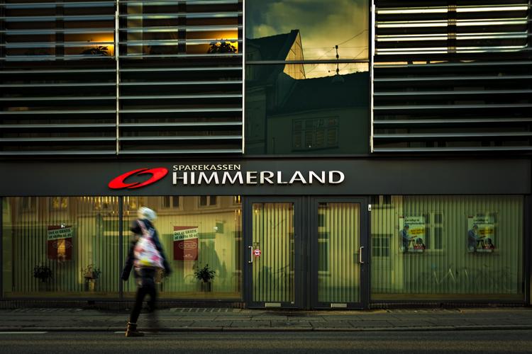 NAVNEFORVIRRING. Sparekassen Hobro og Sparekassen Himmerland vil fusionere og kalde sig Jutlander Bank. Det er Jyske Bank bekymret for, da navnet kan minde om blandt andet Jutlandiche Bank, der er Jyske Banks binavn. 