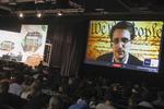 Storskærm. Edward Snowden taler via et topsikret videolink. 