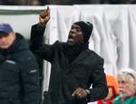 Tilbage. Hollænderen, der er født i Surinam, spillede 10 år i Milan, inden han i 2012 rejste til brasiliansk fodbold og afsluttede spillerkarrieren. 