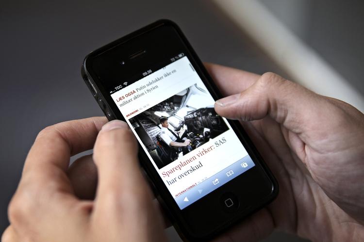 Læsning. Især smartphones er populære til at læse netavisernes lange artikler. 