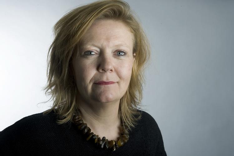 AKILLESHÆL. Dagpengedebatten er på vej til at skubbe børnecheckdebatten i baggunden. Og det er regeringens akilleshæl, mener politisk analytiker Elisabet Svane. 