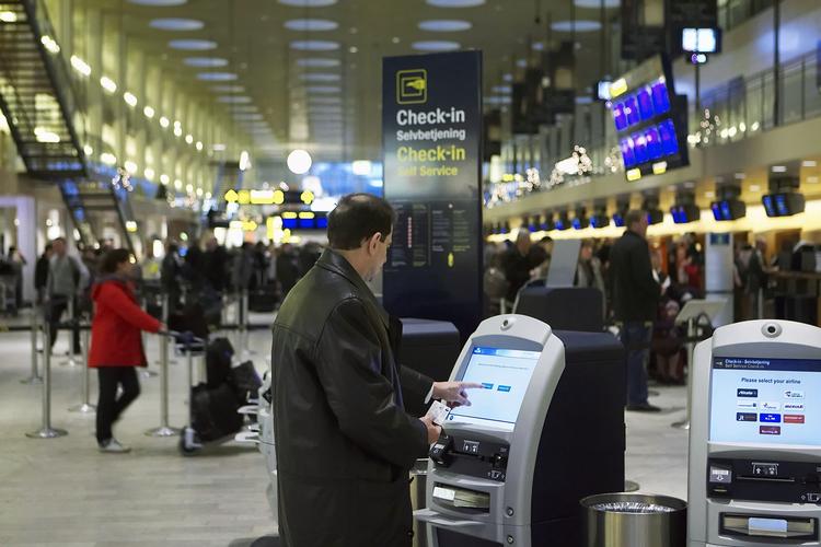 Internationalt. I de europæiske lande, der er med i Schengen-samarbejdet, kan man frit rejse rundt uden at skulle vise sit pas. 