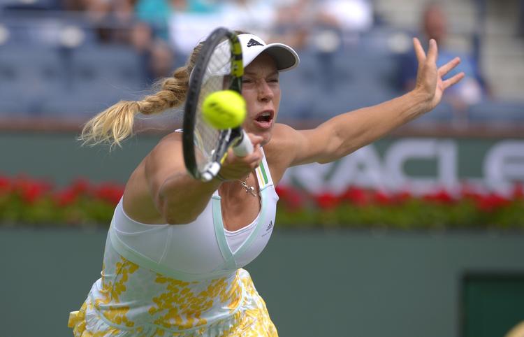udspillet. Caroline Wozniacki mødte en modstander, der var bedre end hende til baglinje-tennis, da  Jelena Jankovic spillede sig til kvartfinalen i Indian Wells. 