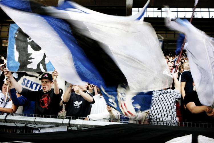 Frihedsberøvet. Op mod 400 fodboldtilhængere, følte sig uberettiget frihedsberøvet efter superligakampen mellem Brøndby og FC København 1. december sidste år. 