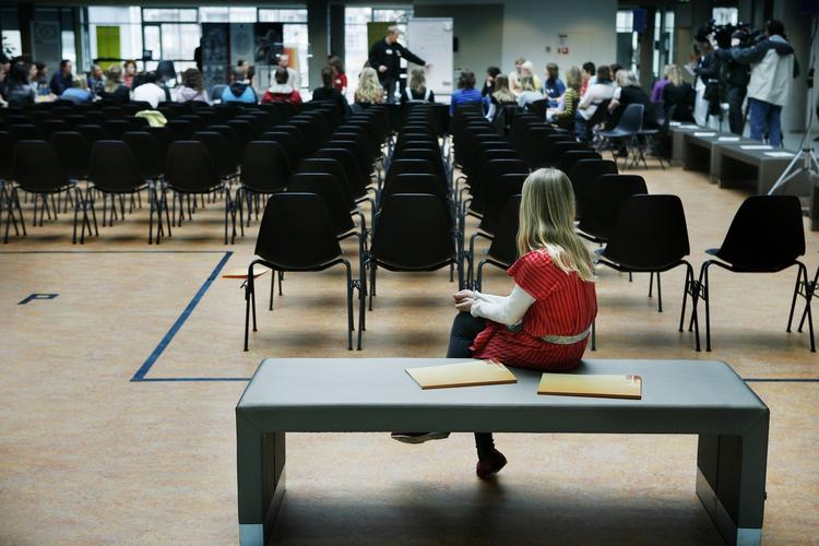 Mobning. En af grundene til, at lærerne ikke handler på mobning, er, at læreren ofte bagatelliserer og misforstår det, som eleven oplever som mobning 