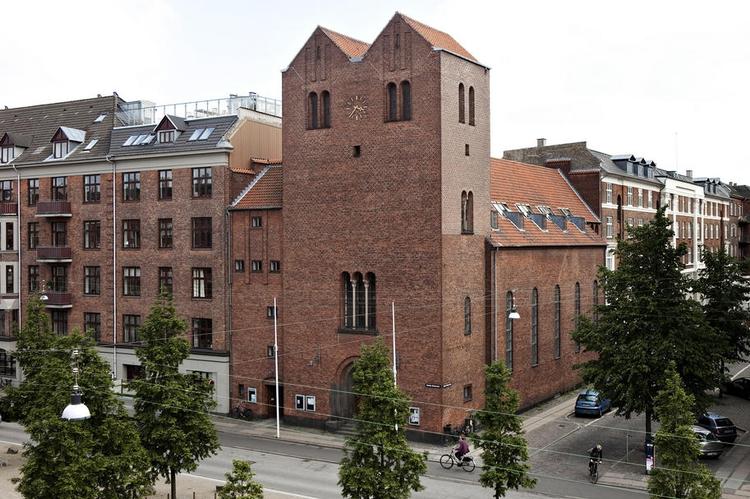 Salgsobjekt. Hvis du vil købe Absalons Kirke på Sønder Boulevard, skal du gribe dybt i lommerne. 