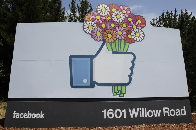 Facebook-køn. Når Facebook indfører nye kategorier, så man kan identificere og positionere sig som andet end bare 'mand' eller 'kvinde', er det en naturlig udvikling. 