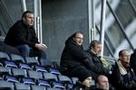 fyret. Kim Vilfort (tv) er smidt ud af et af DBU's udvalg, fordi han gik enegang i sag om tv-forhandlinger. (arkiv) 