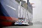 Tørstigt. Et stort containerskib bruger alt efter farten op mod 300 tons brændstof i døgnet, så der skal fyldes godt op før en rejse over verdenshavene. Pr-foto 