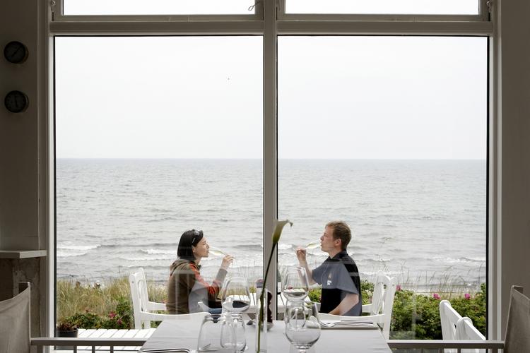 Udsat. Provinsens restauranter - som Kadeau på Bornholm (billedet) må se langt efter michelinstjerner. Danmark er kun repræsenteret med københavnske restauranter i første udgave af den kommende nordiske michelinguide. 