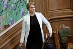 Dagpengeregler.  Statsminister Helle Thorning-Schmidt er parat til at skærpe kravene til EU-borgeres adgnag til danske velfærdsydelser, men EU-kommissionen er kritisk. 