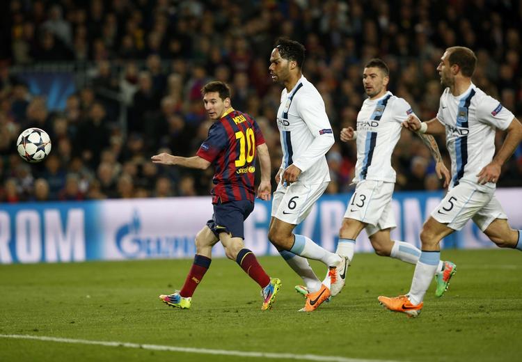 1-0. Efter en skævert af City-forsvaret var Lionel Messi pludselig helt fri foran mål. 