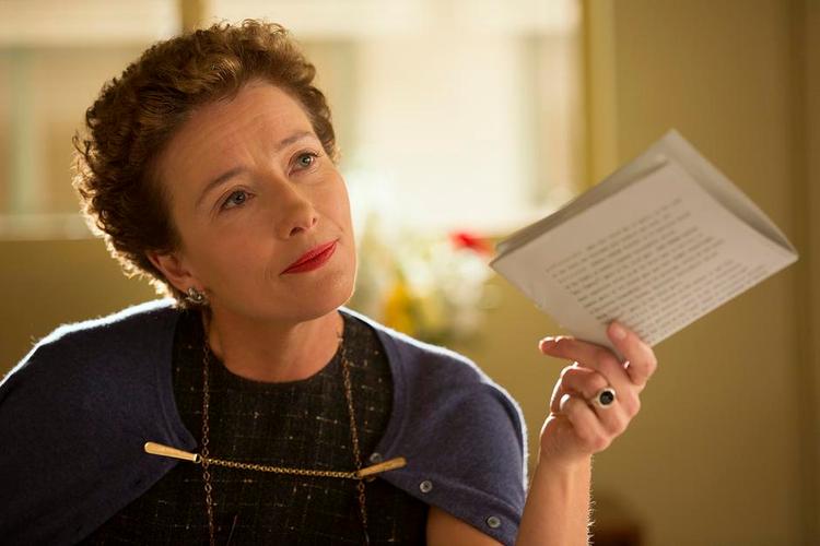 prægtig. Emma Thompson spiller særdeles fremragende i rollen som forfatteren til bøgerne om Mary Poppins, P.L. Travers. 