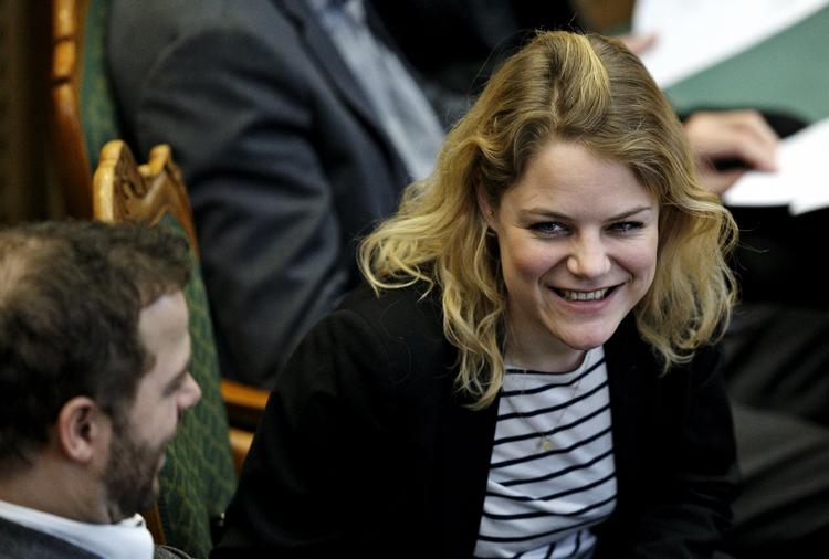Forslag. Skatteminister Morten Østergaard har et tilbud, som han håber, at Johanne Schmidt-Nielsen ikke kan sige nej til. 