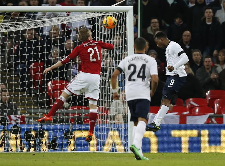 1-0. Ti minutter før tid gik den ikke længere, da Daniel Sturridge headede Englands sejrsmål forbi Kasper Schmeichel. 