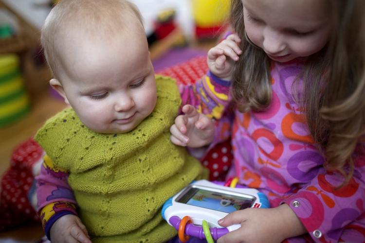 Uforsvarligt. Apple er flere gange blevet sagsøgt af vrede forældre, der var utilfredse med, at det var for let at bruge penge i apps. (arkivfoto) 