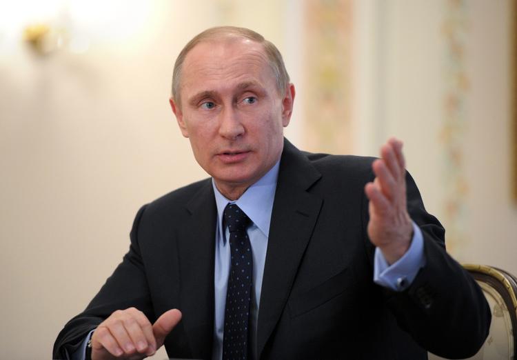 Klar. »Vi må sammen tænke over, hvordan vi håndterer forholdet med vore partnere og venner i Ukraine og med vore partnere i Europa og USA«, siger den russiske præsident ifølge nyhedsbureauet Interfax. 