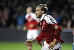 Ups. Nicklas Bendtner kan føje endnu en fadæse på sit CV. Tirsdag truede han angiveligt en taxachauffør i København, hvorefter han gned sit underliv mod bilens rude. 