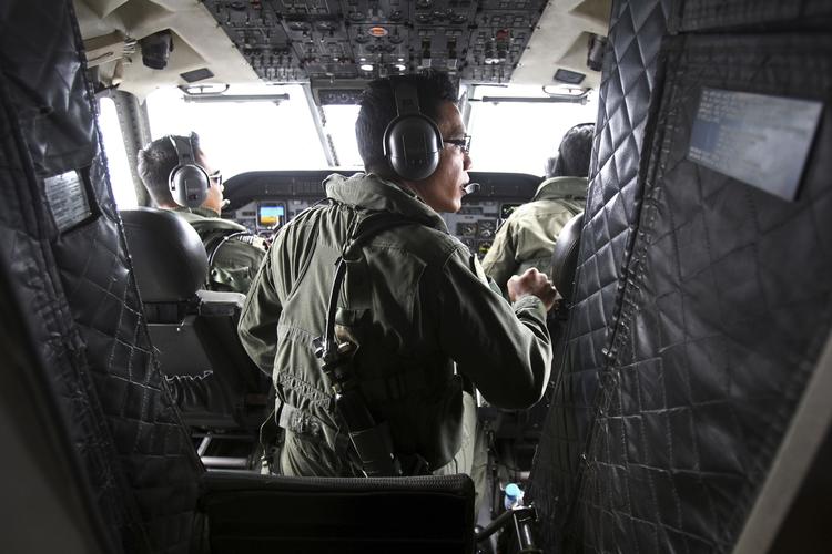 Forsvundet. Det malaysiske luftvåben spejder efter spor efter det forsvundne MH 370. 