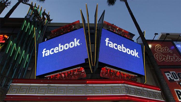 REKLAMEAFBRYDELSE. Nu kommer der måske endnu mere fest og farver i dit Facebook-feed. Mellem dine venners opdateringer vil du nemlig snart kunne finde automatisk afspillende videoannoncer. (Foto: AP Photo/Danny Moloshok) 
