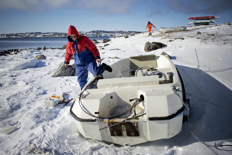 Økonomi. Grønland har brig for at udvikle turisme, minedrift og andre industrier, konkluderer ny rapport. 