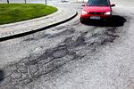 Klonk. Vejdirektoratet skal ikke betale erstatning til bilister, der kørte på et hul i vejen, afgør Østre Landsret. 