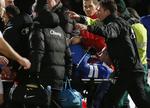SKADET. 25. januar pådrog Bryan Oviedo sig et grimt brud i venstre fod i en FA Cup-kamp mod Stevenage. 