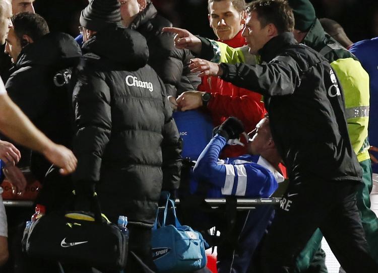 SKADET. 25. januar pådrog Bryan Oviedo sig et grimt brud i venstre fod i en FA Cup-kamp mod Stevenage. 