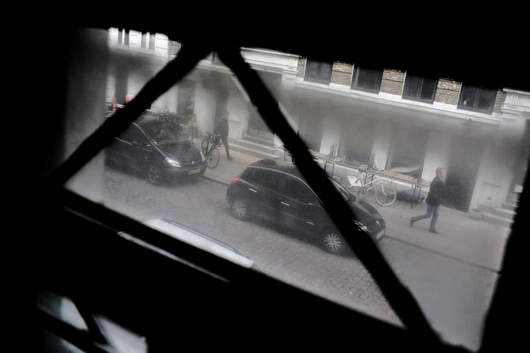 Danmark. Nogle af beboerne i Jægersborggade har følt sig truet af  pusherne, enkelte er flyttet, mens andre igen ser hashsalget som en del af gadens status. 