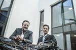 famillieforetagende. Ecco er en af de store familieejede virksomheder i Danmark. Ejer er Hanni Merete Toosbuy Kasprzak, der er gift med Diete Kasprzak (tv.), der er direktør. Til højre ses finansdirektør Steen Broholm. 