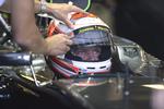 clearet. Kevin Magnussen får hjelmen tørret af inden kvalifikationen i Melbourne, hvor danskeren vandt fjerde-positionen før morgendagens grand prix. 
