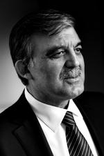 Forbi. Hvis man fjerner alle grunde til at kæmpe, er det klart, at folket vil være med dig. Det har vi også indset, og jeg er modig nok til, at indrømme fortidens fejl. Nu er der ikke grund til at kæmpe mere, siger Abdullah Gül om konflikten med landets kurdiske mindretal. 