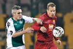kunst. Nicolai Stokholm (th) er frustreret over den manglende pointhøst på udebane for FC Nordsjælland. 
