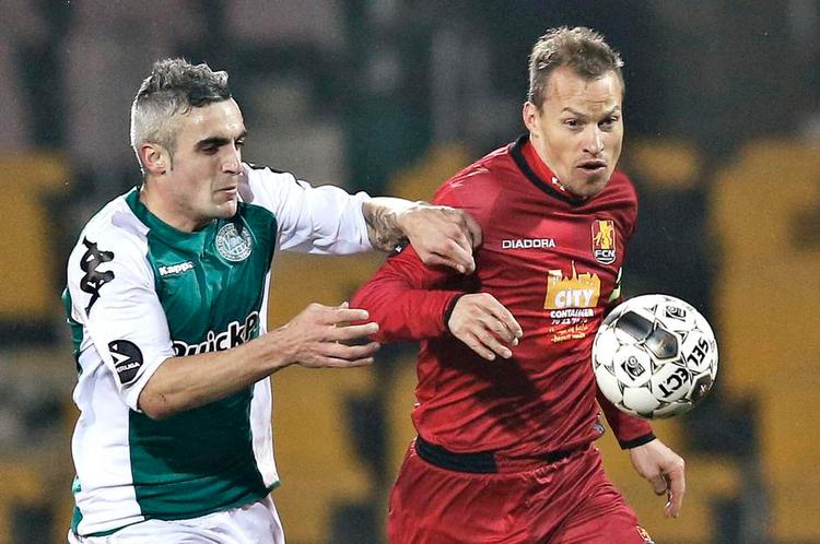 kunst. Nicolai Stokholm (th) er frustreret over den manglende pointhøst på udebane for FC Nordsjælland. 