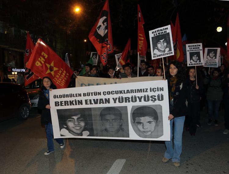 PROTEST. Meddelelsen om Berkin Elvans død fik demonstranter til at gå på gaden med krav om ministerpræsidentens afgang. 
