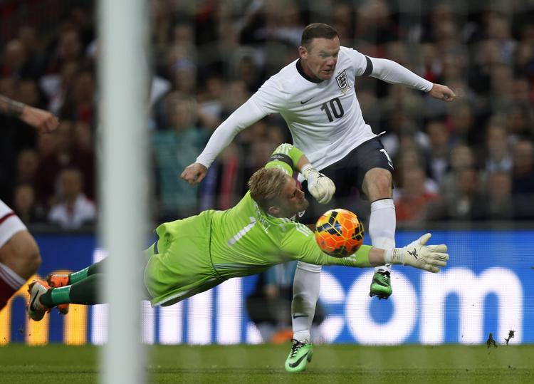Arvtageren. Bortset fra en lille skovtur i 1. halvleg, hvor Wayne Rooney var ved at slippe igennem,  spillede Kasper Schmeichel en fejlfri kamp. 