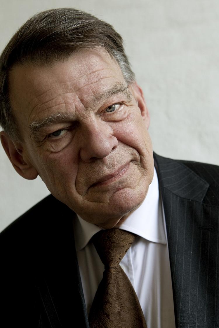 Død. Den markante præst og tidligere folketingspolitiker fra Dansk Folkeparti blev 74 år. 