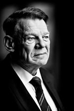 Farvel. Dansk Folkepartis nestor Jesper Langballe er død i en alder af 74 år. 