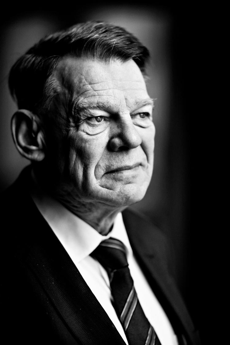 Farvel. Dansk Folkepartis nestor Jesper Langballe er død i en alder af 74 år. 