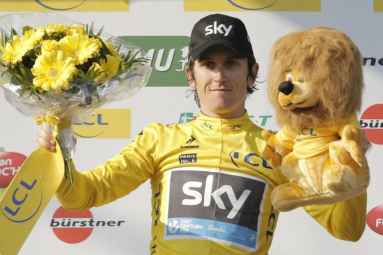 Uheld. Geraint Thomas i den gule trøje efter femte etape. Nu er han ude af løbet. 