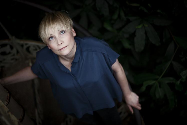Oversættelsesarbejde. »At læse, også i forbindelse med litteraturkritik, er en træning i empati og fantasi, og det er denne bestræbelse, jeg synes Kristina Nya Glaffey og Maja Lee Langvad underkender«, siger Jes Stein. 