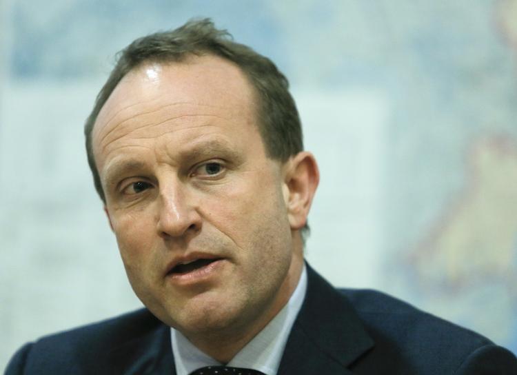 Krim. Martin Lidegaard, der for nyligt besøgte Ukraine, skal sammen med sine EU-ministerkollegaer i dag drøfte sanktioner mod Rusland for at placere soldater på Krim og orkestrere folkeafstemning om løsrivelse. 