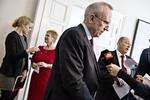 jasiger. Jørn Neergaard Larsen i Forligsinstitutionen i morges. Han er direktør i Dansk Arbejdsgiverforening, som allerede har sagt ja til det mæglingsskitse, som nu bliver sendt til urafstemning blandt over en halv million privatansatte lønmodtagere. 
