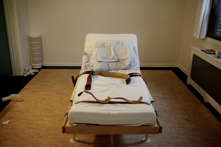 Bæltet. Flere end 350 patienter i psykiatrien oplevede i 2012 at være spændt fast i et bælte i længere end tre døgn. Sådan har det været hvert år siden 2005. 