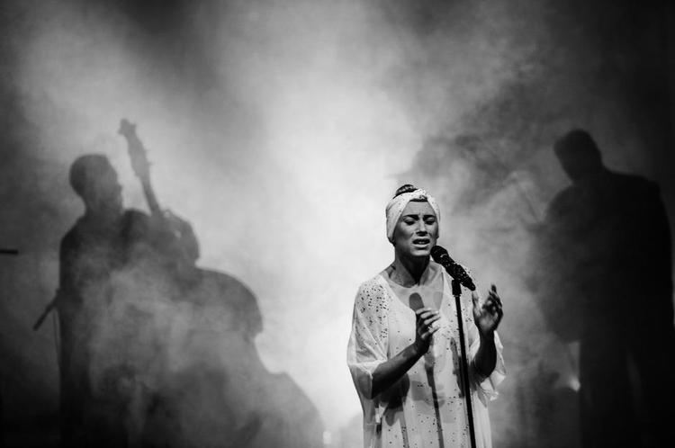 Melankoli. Medina under 'Tæt på' - livekoncert. 