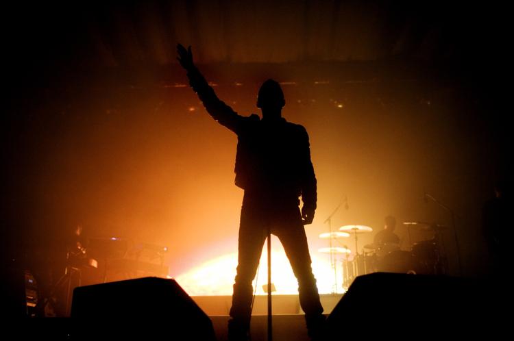 Fans. Veteranerne i bandet Kent inviterer til sommer fans fra hele Skandinavien til Kentfest i Göteborg og Stockholm. Her ses forsanger Joakim "Jocke" Berg under en koncert i K. B. Hallen. Arkivfoto. 